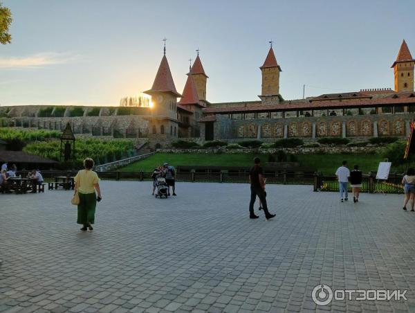Светомузыкальное шоу в парке Лога