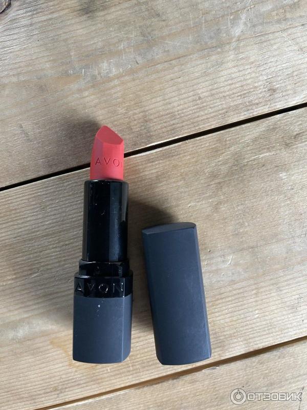 Отзыв о Увлажняющая матовая помада Avon "Ультра" | Мои губы очень ...