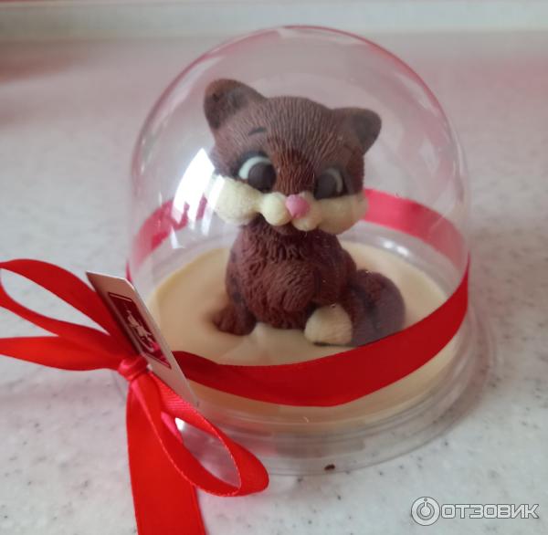 Шоколадная фигурка кошки