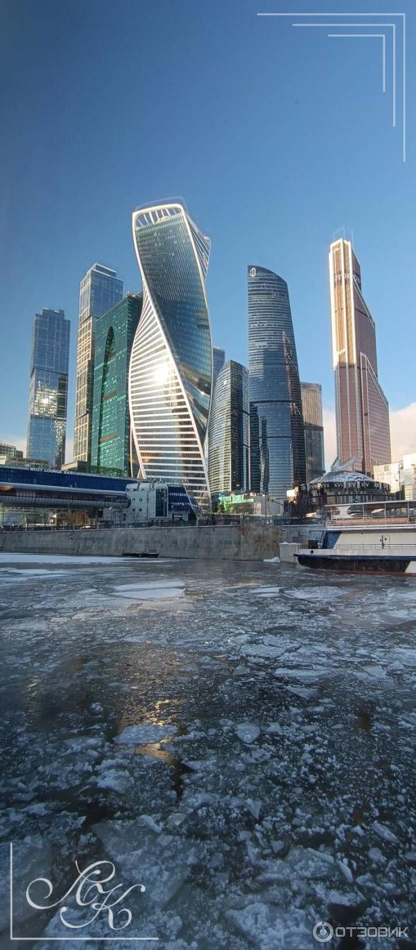 По Москве-реке