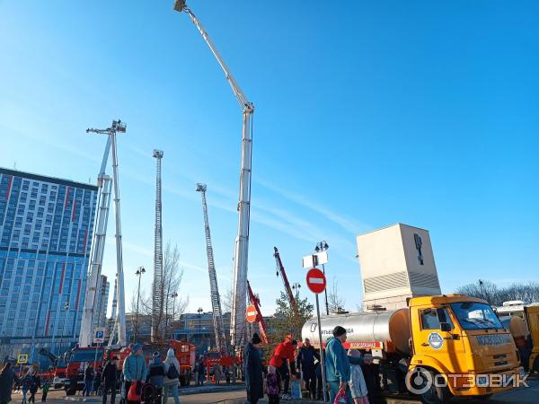 Отзыв о Выставка специализированной техники около ТРЦ "Остров мечты ...