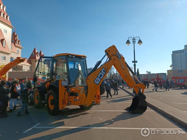 Отзыв о Выставка специализированной техники около ТРЦ "Остров мечты ...