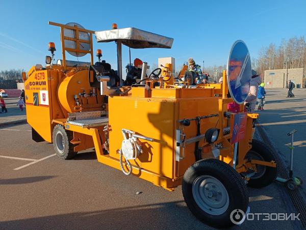 Отзыв о Выставка специализированной техники около ТРЦ "Остров мечты ...